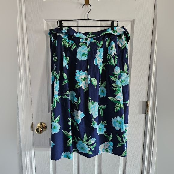 NWOT Talbots The Piper Pleated Midi Skirt- Stunning Floral - Picture 3 of 6